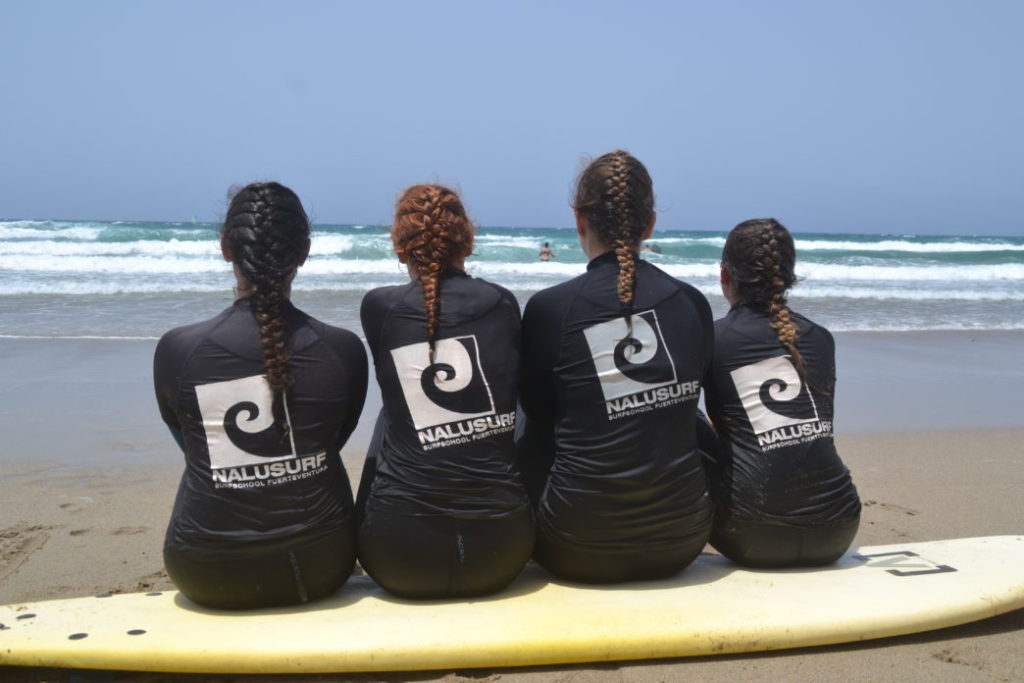 Corso di surf Nalusurf 10.07.-29.07.201980 Corso di surf La Pared Fuerteventura - Nalusurf Surfschool
